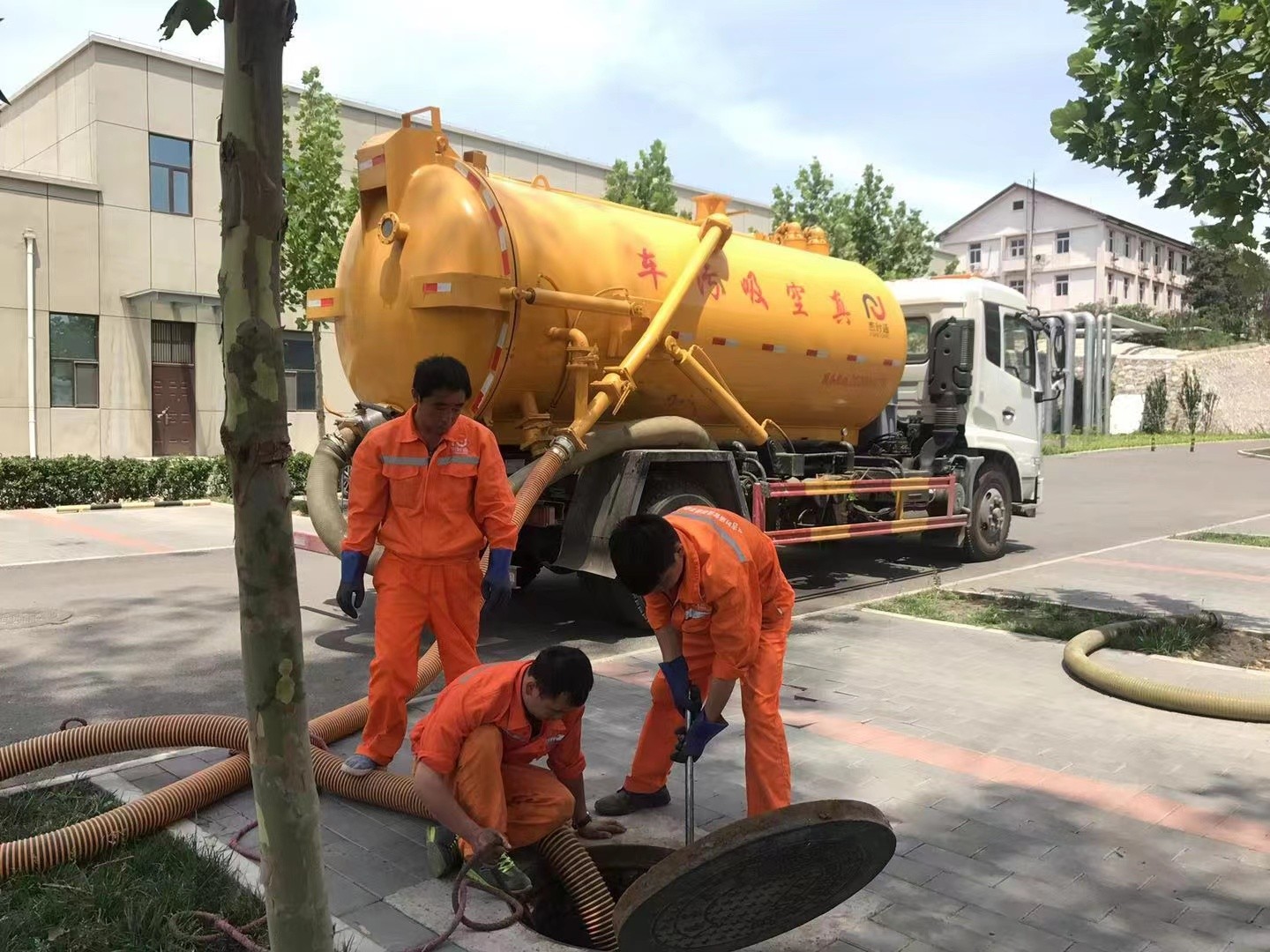 铅山化粪池清理与5-8吨吸粪车施工效率分析
